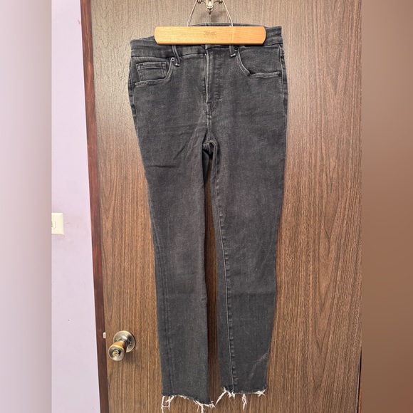 GOOD AMERICAN CHARCOAL GRAY SKINNY JEANS SIZE 6 26.5” INSEAM - Picture 1 of 3